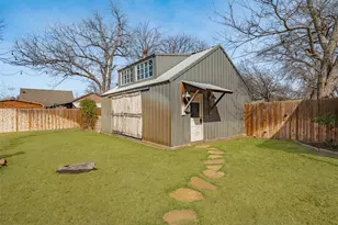 907 Cherry St, Graham, TX 76450 - Photo 36