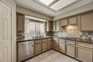 1310 Newport Dr, Carrollton, TX 75006 - Photo 14
