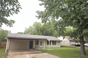 604 Bayless Dr, Euless, TX 76040 - Photo 2