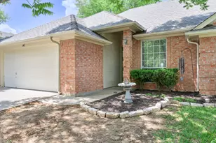 1516 Clover Ln, Granbury, TX 76048 - Photo 2