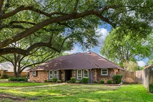 2104 Riverforest Ct, Arlington, TX 76017 - Photo 2