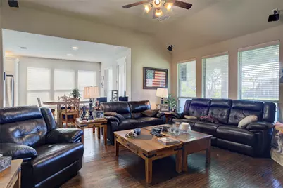 2819 Terrosa Road, Grand Prairie, TX 75054 - Photo 4