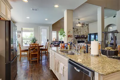 2819 Terrosa Road, Grand Prairie, TX 75054 - Photo 8