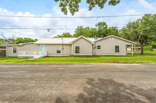 1391 N Paddock St, Stephenville, TX 76401 - Photo 4
