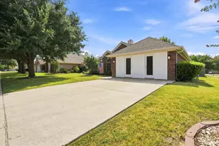 1121 SW Hillside Dr, Burleson, TX 76028 - Photo 28