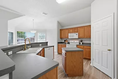 1121 SW Hillside Drive, Burleson, TX 76028 - Photo 6