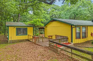 1879 Co Rd 3302, Greenville, TX 75402 - Photo 20