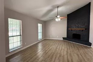817 Camino Ct, Grand Prairie, TX 75052 - Photo 4