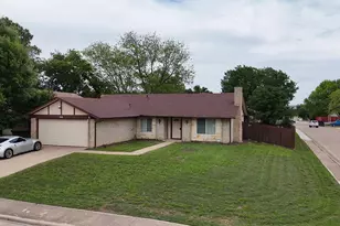 2838 Padre Ln, Grand Prairie, TX 75052 - Photo 6