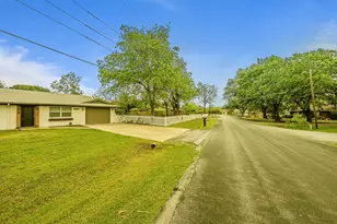 2322 Monteleon St, Grand Prairie, TX 75051 - Photo 2