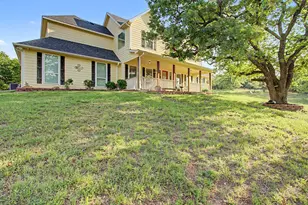 203 Saddle Ridge Ct, Springtown, TX 76082 - Photo 2