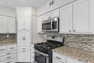 717 NW 6th St, Grand Prairie, TX 75050 - Photo 8