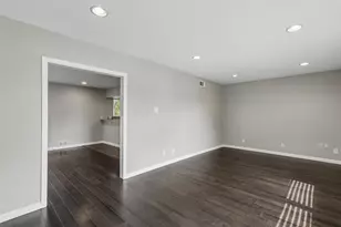 717 NW 6th St, Grand Prairie, TX 75050 - Photo 4