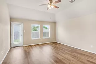 633 Horn St, Crowley, TX 76036 - Photo 10