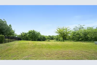 1207 Tulip Court, Grand Prairie, TX 75104 - Photo 4