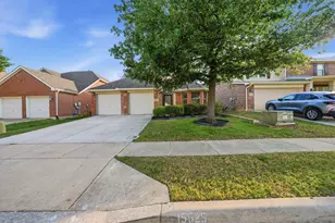 15525 Landing Creek Ln, Fort Worth, TX 76262 - Photo 2
