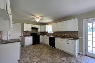 711 Clarksville Rd, Bogata, TX 75417 - Photo 4