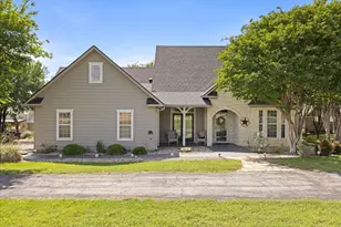 1712 Bent Tree Ct, Granbury, TX 76049 - Photo 1