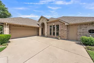 2951 Velero, Grand Prairie, TX 75054 - Photo 2