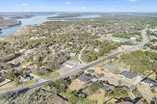 102 Rancho Del Lago Ln, Morgans Point Resort, TX 76513 - Photo 4