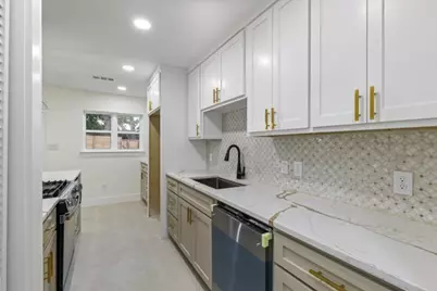 4633 Lynnacre Drive, Dallas, TX 75211 - Photo 14