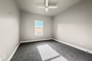 1124 Jones St, Greenville, TX 75401 - Photo 16