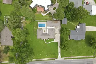 1302 W Sabine St, Carthage, TX 75633 - Photo 6