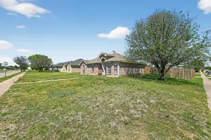 1715 Reynolds St, Lancaster, TX 75134 - Photo 2
