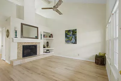 831 Creekside Drive, Lewisville, TX 75067 - Photo 12