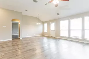 2240 Sparrow Hawk Ct, Grand Prairie, TX 75052 - Photo 4