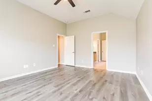 2240 Sparrow Hawk Ct, Grand Prairie, TX 75052 - Photo 16