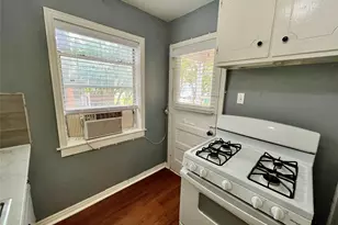 1018 Denton St, Denton, TX 76201 - Photo 4