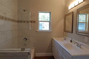 1012 E Oak St, Denton, TX 76205 - Photo 16
