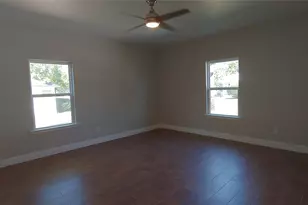 1012 E Oak St, Denton, TX 76205 - Photo 4