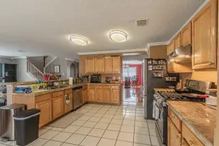 300 Creek Point Ln, Arlington, TX 76002 - Photo 18