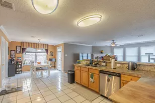 300 Creek Point Ln, Arlington, TX 76002 - Photo 20