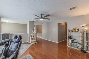 300 Creek Point Ln, Arlington, TX 76002 - Photo 32
