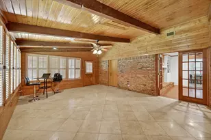 2105 Meadow Ln, Grand Prairie, TX 75050 - Photo 22