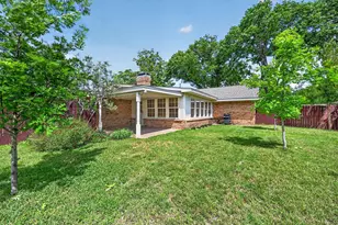 2105 Meadow Ln, Grand Prairie, TX 75050 - Photo 30