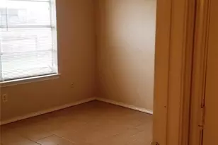 1700 Justin Lyn St, Arlington, TX 76012 - Photo 8