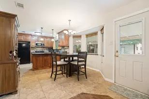 2009 Thousand Oaks Dr, Burleson, TX 76028 - Photo 10