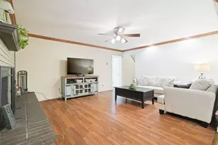 2009 Thousand Oaks Dr, Burleson, TX 76028 - Photo 6