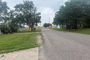 401 W Evans Ave, Bonham, TX 75418 - Photo 12