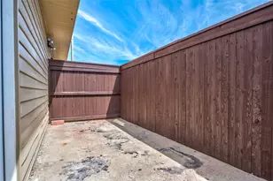 9818 Valley Meadow Pl, Dallas, TX 75220 - Photo 30