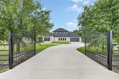 10373 Bobbie Lane, Pilot Point, TX 76258 - Photo 4