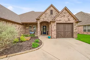 5711 Pebble Beach Dr, Granbury, TX 76049 - Photo 2