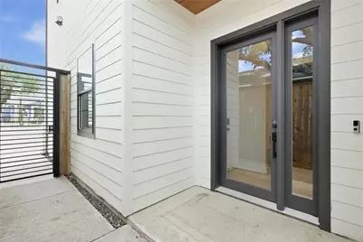 1005 Mount Auburn Avenue, Dallas, TX 75223 - Photo 2