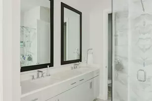 381 E Greenbriar Ln, Dallas, TX 75203 - Photo 10
