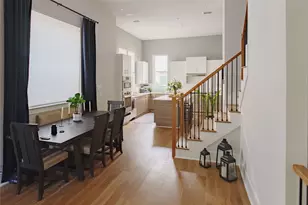 381 E Greenbriar Ln, Dallas, TX 75203 - Photo 2