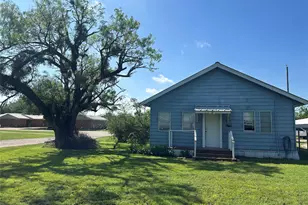 300 Harrison Ave, Newcastle, TX 76372 - Photo 2